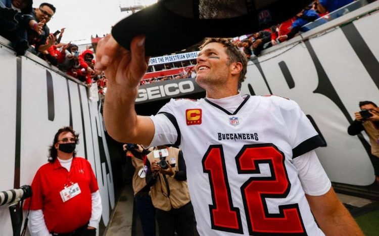 Tom Brady cree que el fútbol americano se convertirá en ‘flag football’