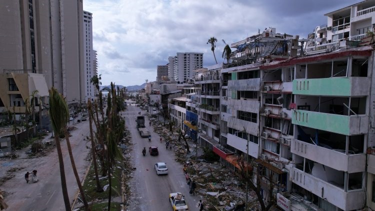 México estima más de 3,400 millones de dólares para la reconstrucción tras el huracán Otis