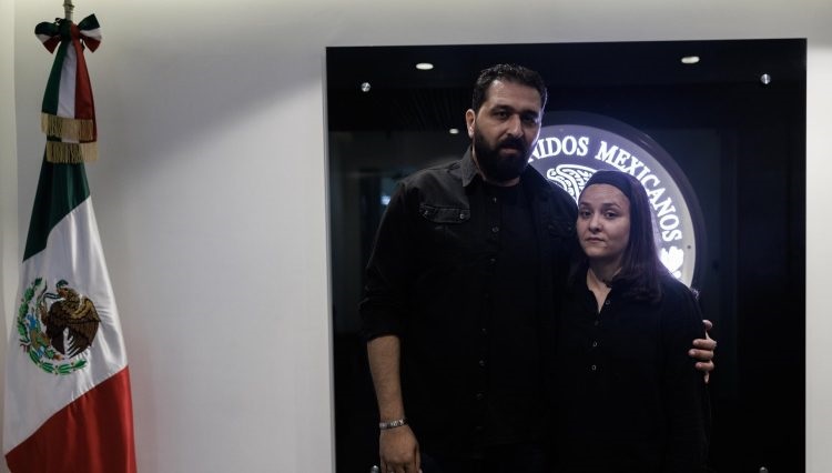 La segunda médica mexicana atrapada en la Franja de Gaza llega a México con su esposo