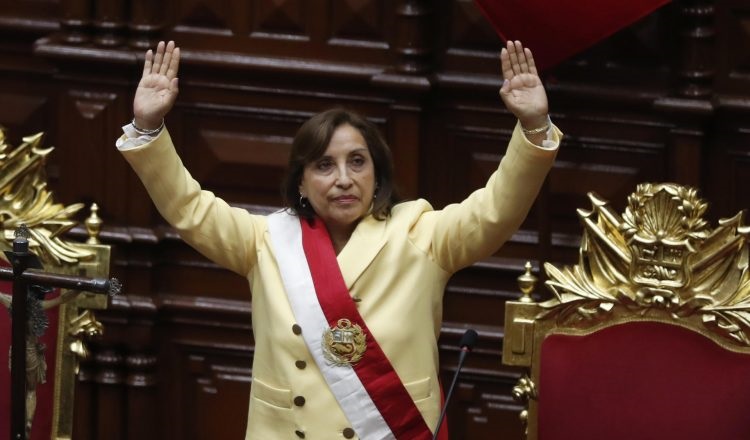 Dina Boluarte enfrenta denuncia de la fiscal general de Perú