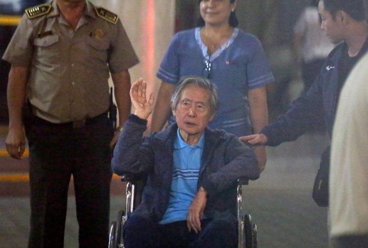 El expresidente peruano Alberto Fujimori es liberado
