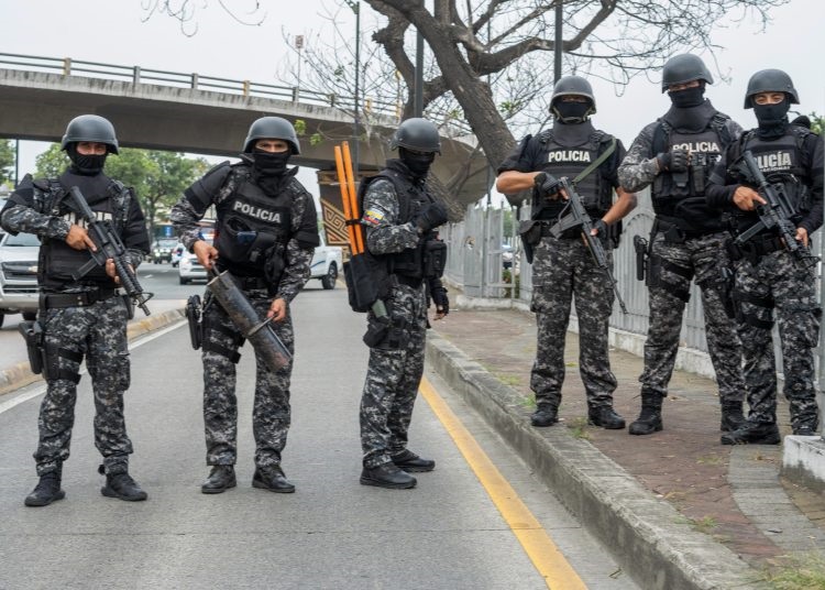 Ecuador ha detenido a 329 “terroristas” y abatido a cinco