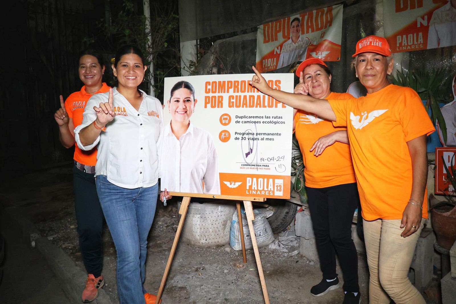 Paola Linares firma compromisos por una mejor movilidad en Guadalupe
